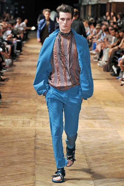Look 25